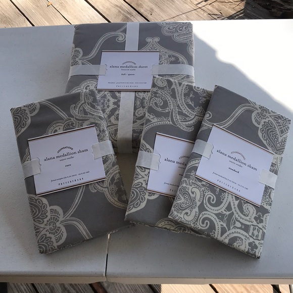 Pottery Barn Other - Pottery Barn Alana Medallion Q duvet and shams